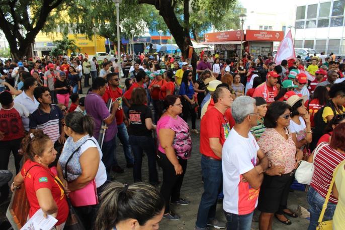 Dentre as categorias que paralisam estão as dos bancários, professores, motoristas, cobradores e construção civil.