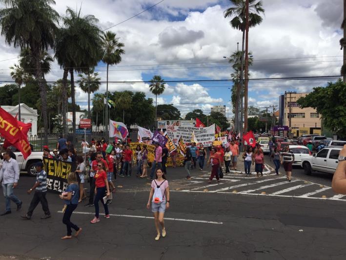 O ato é unificado e as categorias protestaram no Centro de Teresina durante toda a manhã.