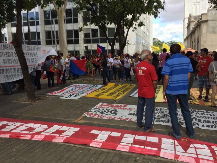 De acordo com o sindicato, além das bandeiras nacionais, a categoria luta também contra os severos ataques da direção da