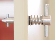 Travas de porta Existem dois tipos de travas de porta disponíveis para o CCM 2500: travas de porta de 1/4 de volta e travas de porta ArcShield. As duas travas estão disponíveis com manoplas em T.