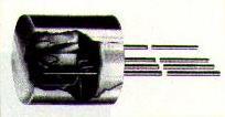 2ª GERAÇÃO (Início dos anos 60): O transistor é o componente básico Tamanho menor que a válvula Esquentava menos Gastava menos energia elétrica Mais durável e confiável As máquinas diminuíram muito