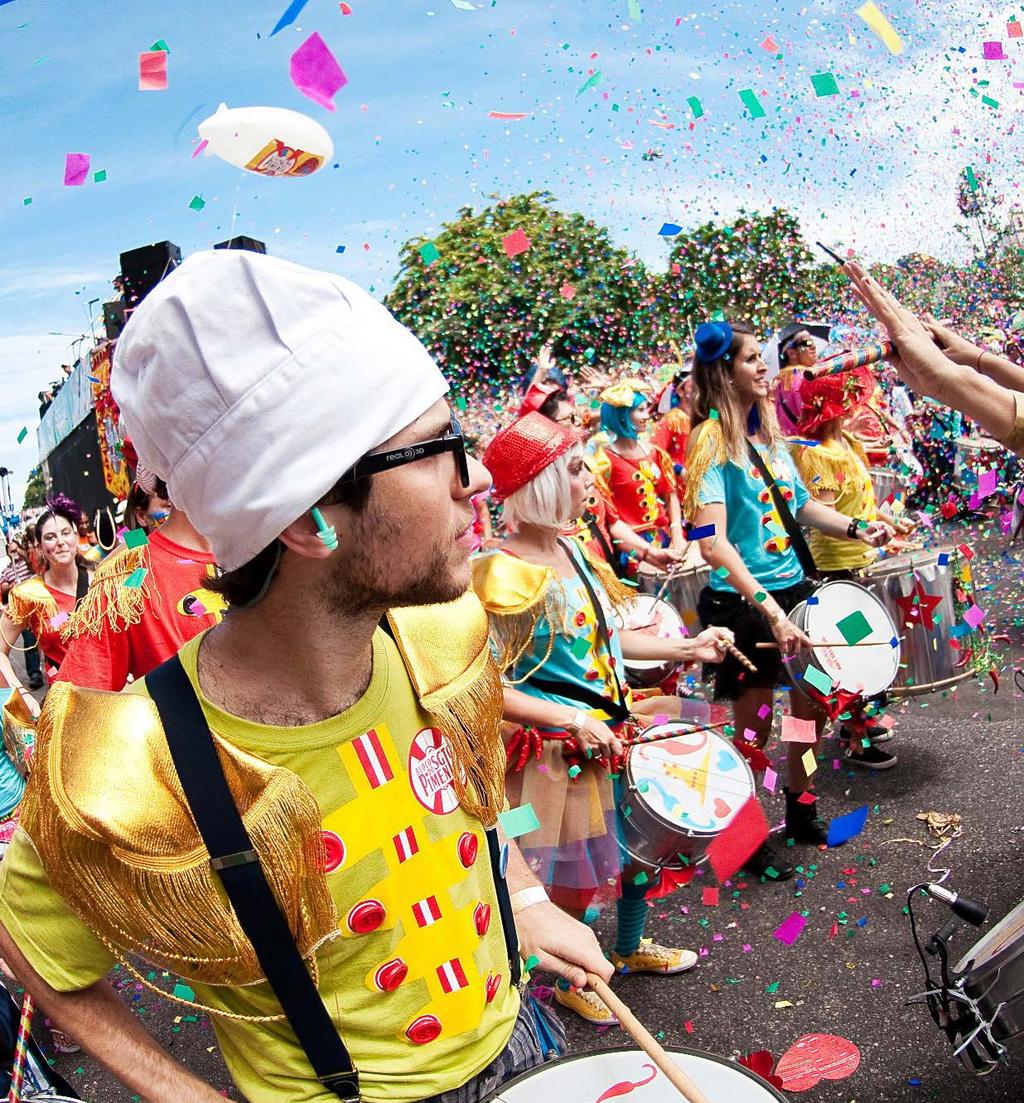 se liga na folia O Carnaval do Brasil é a maior festa popular do país. A comemoração acontece durante quatro dias (que precedem a quarta feira de cinzas).