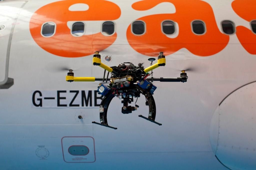 A easyjet usa os Drones como uma ferramenta de verificação e inspecção detalhada da fuselagem das aeronaves, confiando a estes pequenos dispositivos voadores uma responsabilidade imensa.
