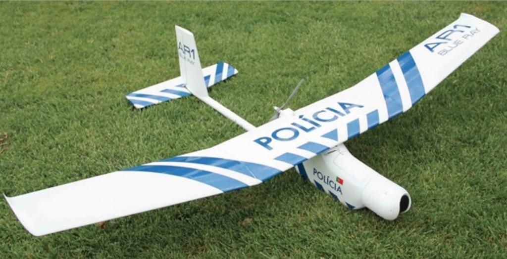 Em Portugal, por exemplo, a Polícia de Segurança Pública adquiriu drones portugueses TEKEVER AR1 Blue Ray à empresa Tekever, drones estes especializados em captação de fotografia e vídeo, colocando