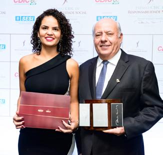 A honraria também passa a se chamar Paulo Safady Simão, em homenagem ao empresário que, juntamente com Maria Helena Mauad, criou o prêmio. Ambos presidiram, respectivamente, a Cbic e o Fasc.