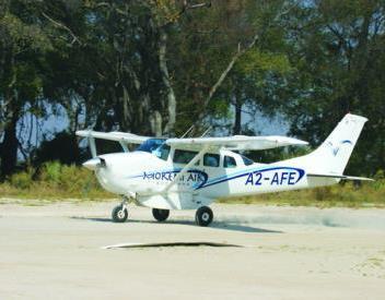 Imediato encaminhamento para ligação aérea em light aircraft com destino ao Delta de Okavango e à pista de aterragem do lodge/acampamento selecionado.