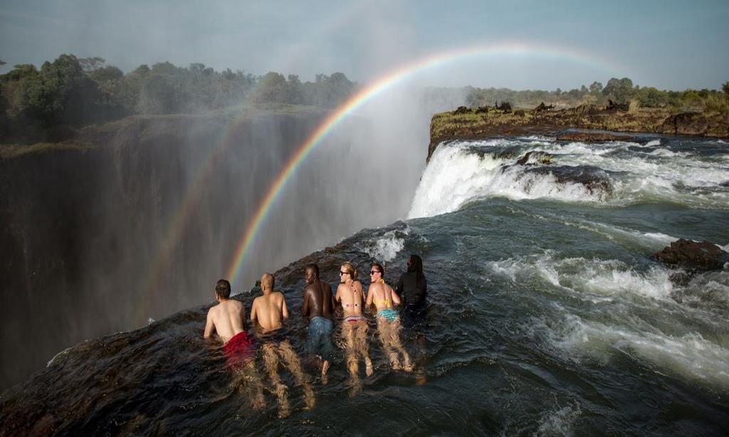 9º dia Victoria Falls / Ilha de Livingstone / Victoria Falls Após o pequeno-almoço, curta viagem até Livingstone, já em território da Zâmbia e tendo cumprido as formalidades de entrada no país (visto