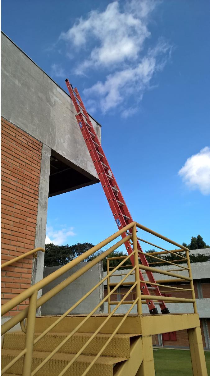 22 Tais condições verificam-se na utilização da escada para acesso, na circulação sobre a cobertura para a inspeção visual e durante o serviço de limpeza ou de troca ou aplicação de materiais.