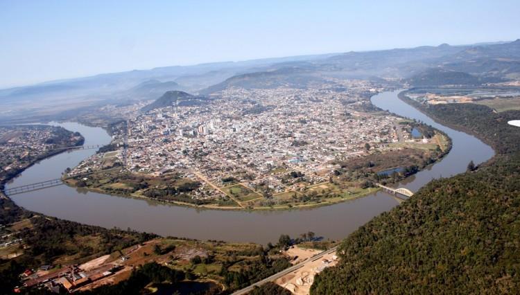 Rio Iguaçu Inundações nas cidades de Porto União e União da Vitória Ações desenvolvidas por uma Ong local (criada em 1993 SEC- Corpreri Comissão Regional Permanente de Prevenção contra Enchentes do