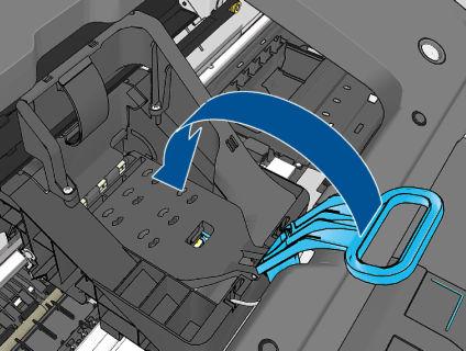 6. Verifique se a extremidade da alça azul prende o loop no lado próximo ao carro. 7. Abaixe a alça sobre a tampa do carro.