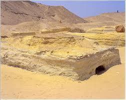 O EGITO ANTIGO E O MUNDO ALÉM DA VIDA Há muito ainda que conhecer sobre a origem e os significados dos túmulos egípcios.