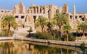 O TEMPLO DE LUXOR O templo de Luxor foi inici