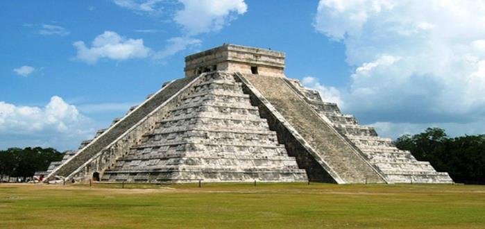 Chichén Itza Templo Maia localizado na Península de Yucatán ( México ) que melhor se aproxima do conceito dos zigurates na América pré colombiana ( 435 ac ) Entre os principais itens que envolviam as