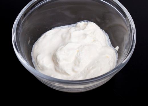2 Aula 2 Creme branco VALIDADE: 5 dias sob refrigeração RENDIMENTO: 1,250 kg 100 g de manteiga sem sal em ponto de pomada 200 g de leite condensado 750 g de creme de leite sem soro 200 g de chantili