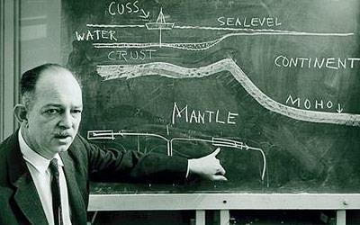 Harry Hess (1962) em Princeton - reúne as evidências dos mapeamentos e da idade de rochas e propõe a expansão do