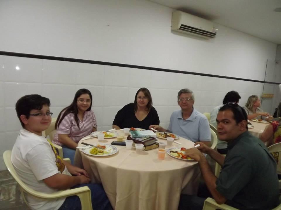 Teresina resolveram invadir as salas da Escola Bíblica, alguns