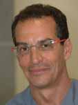 José Antonio Arruti é um médico com especialização em Estomatologia. Chefe de Secção do Hospital da Nuestra Sra. de Aranzazu, em San Sebastian. Cirurgião oral e maxilo-facial.