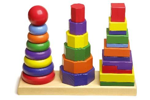 base: 30 cm 3 torres de formas diferente todas numa