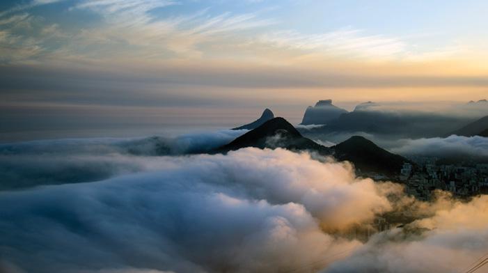 O leitor João Bispo Aragão fez a foto do alto do Morro da Urca em dia de nuvens densas que cobrem o Rio de Janeiro (RJ) João Bispo Aragão resulta em imagens muito impactantes e intimistas.