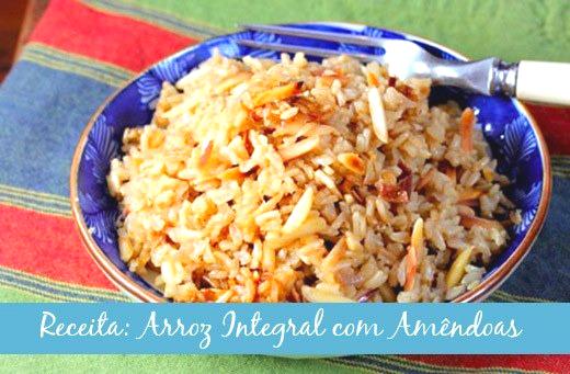 A R R O Z F E S T I V O 1 colher de azeite extra-virgem 2 cebolas pequenas picadas 3 xícaras de arroz integral 6 xícaras de água 1 e 1/2 xícara de amêndoas sem pele picadas 3/4 de xícara de salsinha