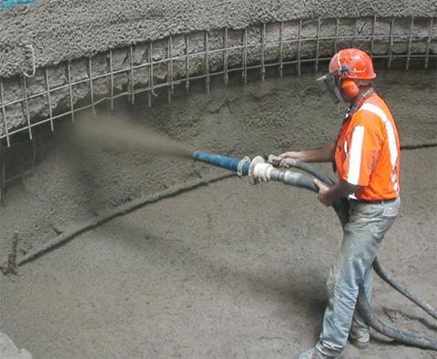 A sustentação da cavidade escavada é conseguida pela conformação das aberturas, que devem ser protegidas com a aplicação do concreto projetado sobre tela de aço, uso de cambotas metálicas,