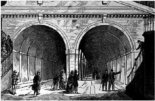 A primeira concepção e construção de um escudo perfurador foi pelo engenheiro Marc Brunel, para construção do primeiro túnel sob o rio