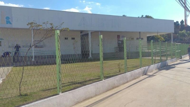 Clinica da Família em mal funcionamento, Austin, Nova Iguaçu. O conceito de sociabilidade violenta foi retratado em maior grau no Bairro de Mucajá em Japeri.