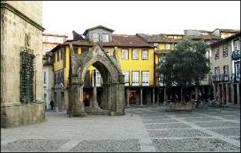 Dia 3 - Guimarães e Braga O dia começa Guimarães, berço de Portugal, para visitar o imponente Castelo, o Palácio dos Duques de