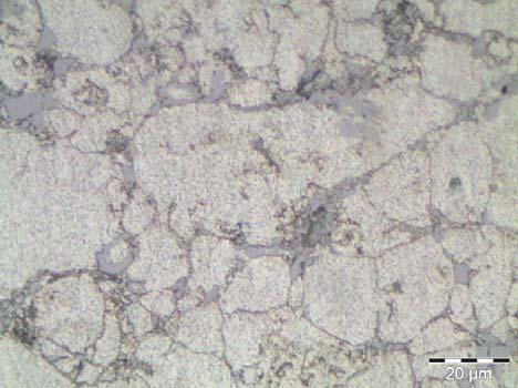 Analisando a Figura 7, pode-se observar que tanto o material sinterizado com atmosféra controlada com nitrogênio quanto com argônio, após o tratamento térmico T6 obtiveram um aumanto de microdureza,