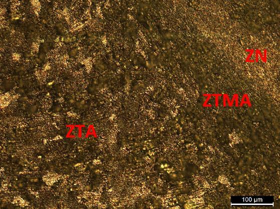 Nestas imagens são visíveis as diferentes zonas de soldadura: ZN, ZTMA e ZTA. Nas amostras de FSW a ZN e ZTMA apresentam um grão muito fino.