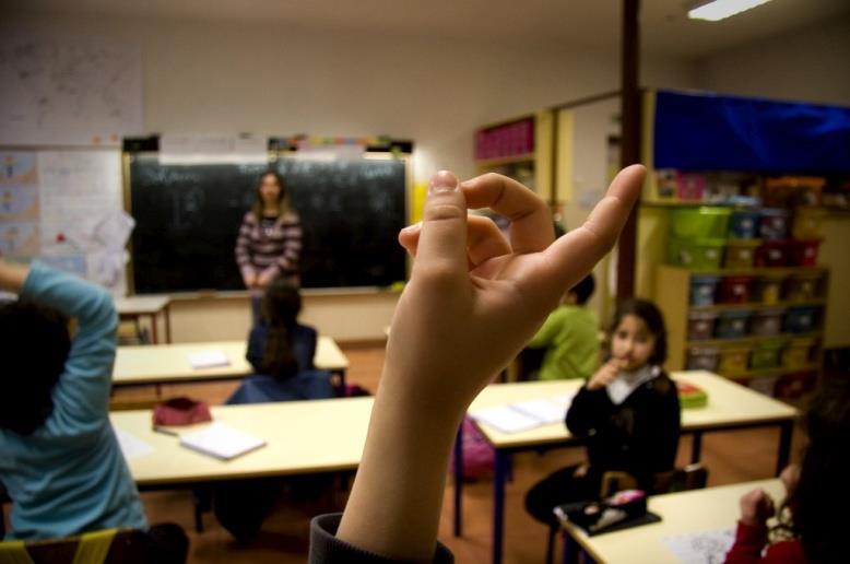 Uma ideia simples Eu vou com o colega para a sala, entro com os alunos, assisto à sua aula, faço anotações e, no final, converso