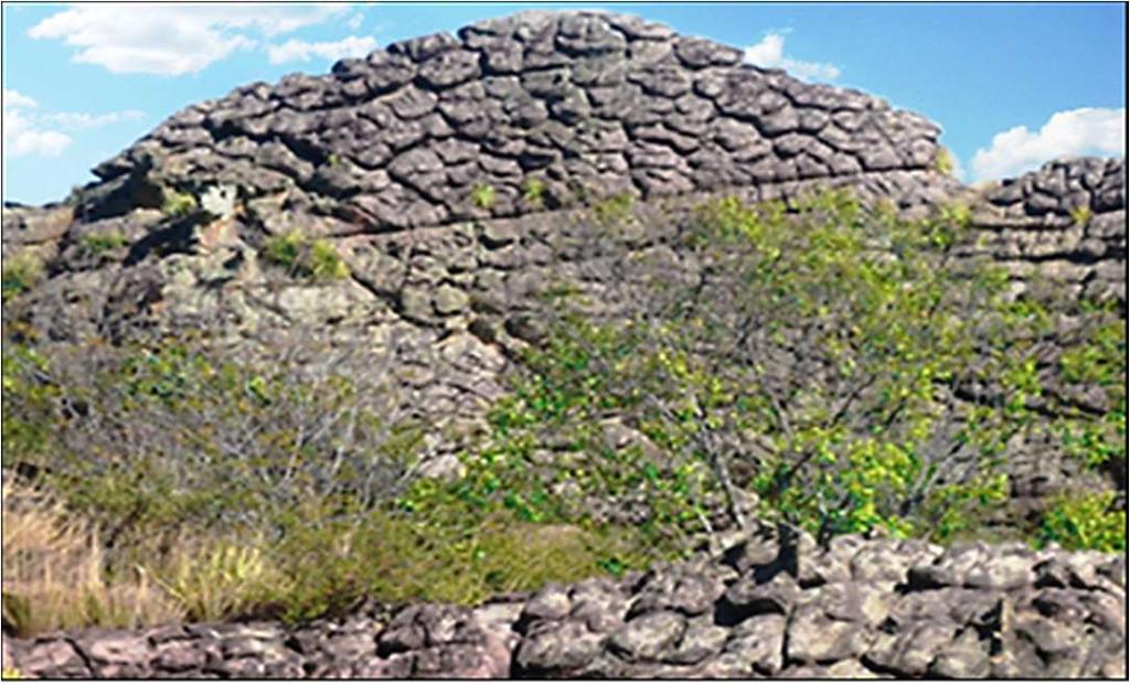 Figura 6 Geoforma Pedra Casco de Tartaruga Fonte: Silva (2017) Como exposto na descrição das geoformas citadas, e como importante variável no âmbito do Geoturismo, o potencial didático/educacional é