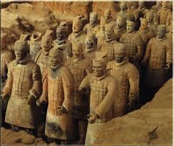 No decorrer da história houve as dinastias: Qin e Han