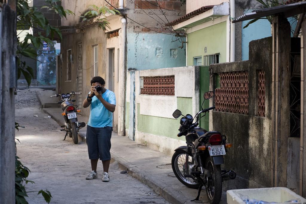 S ON H O B R A SILE IRO A FORÇA DOS PROJETOS INDEPENDENTES Como a atuação social deixou de ser vista como algo necessariamente partidário ou institucionalizado, os jovens passam a valorizar cada vez