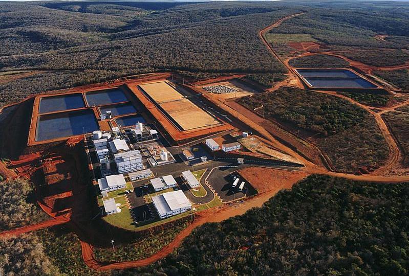 37 pó de dióxido de urânio, fabricação de pastilhas e fabricação do elemento combustível, na Unidade Industrial da INB, localizada em Resende RJ.