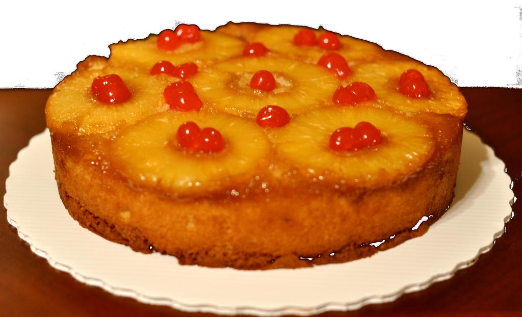 empolgados para a torta diante deles na mesa. Quadrinho : Menino : Terminamos! Mas agora preciso ir que minha mãe está me esperando.