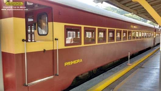 Os carros operacionais do trem receberam pintura das inscrições conforme modelos originais das letras e números, visando resgatar o aspecto mais próximo do original NÚCLEO REGIONAL DO VALE DO ITAJAÍ