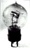Válvula Diodo criada pelo Engenheiro Inglês J. Ambrose Fleming em 1905. As Válvulas substituíram os Relés.
