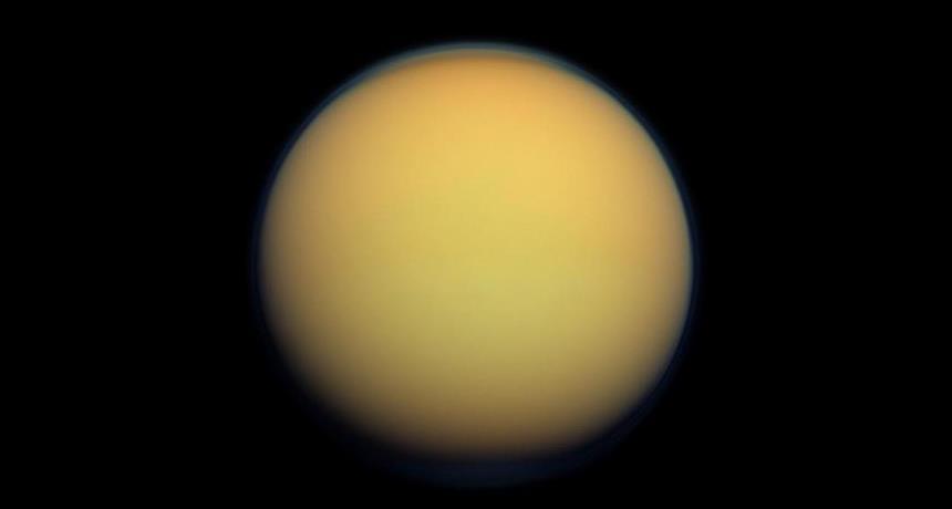 Titã é a segunda maior Lua do sistema solar, com um diâmetro de 5.150 km.