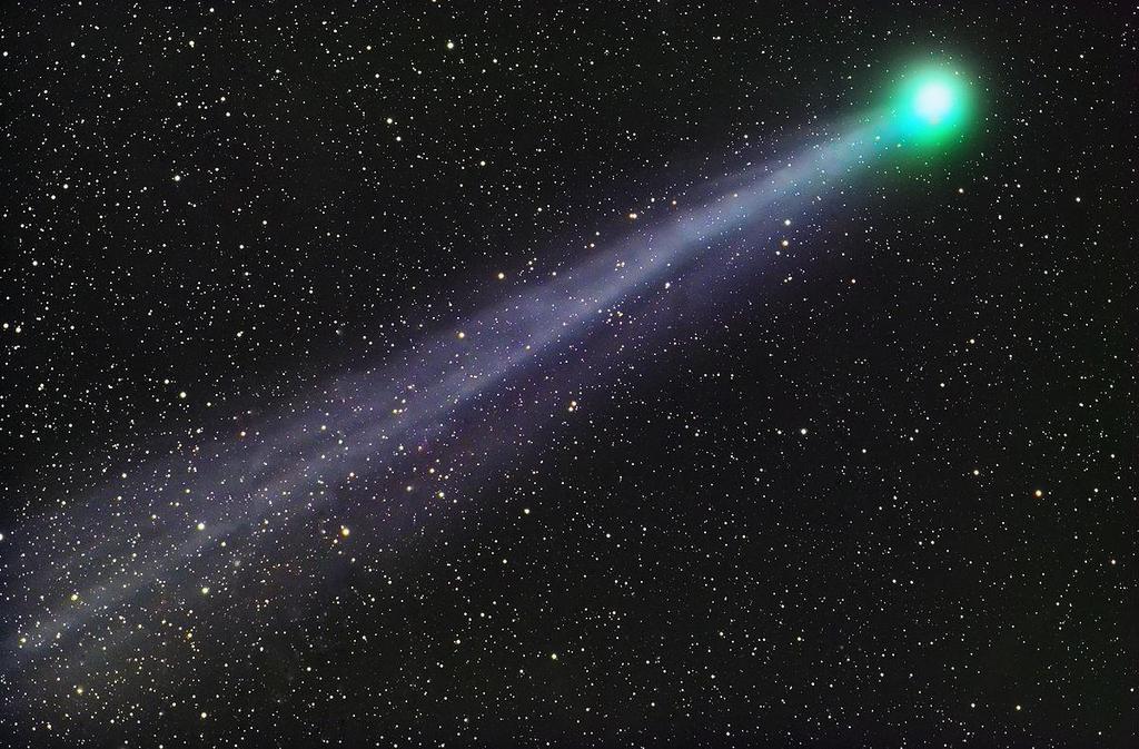 A foto é do cometa Lovejoy, que possui um período orbital de 666 anos. Apareceu em 2011 e voltará a surgir no céu em 2677.