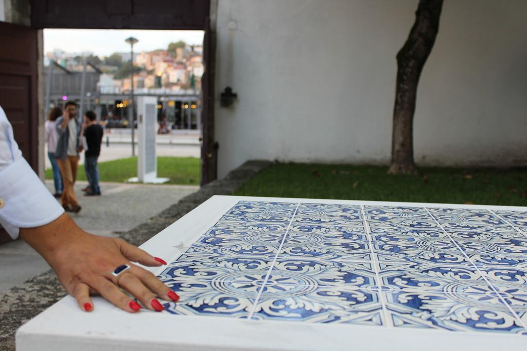 Viúva Lamego AZULEJOS ARTESANAIS Como funciona: