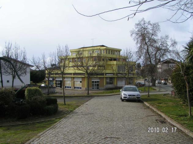 Tratamento paisagístico das zonas envolventes ao percurso da água, junto à Fonte do Prado e no Parque Verde, concebendo e valorizando percursos pedonais e espaços de sombra para lazer e contemplação