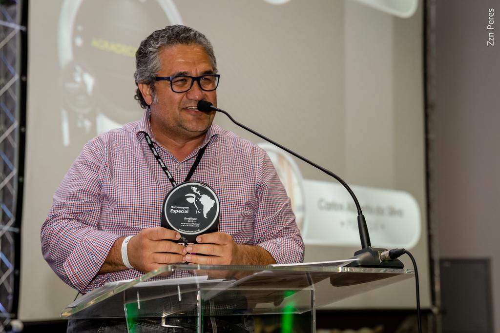 PRÊMIO ESPECIAL BEEF EXPO 2015 PRÊMIOS Diploma de Ouro ABMR&A 2000 Tortuga Troféu Prêmio Especial Nelore Fest 2001 Diploma de Ouro ABMR&A 2005 Melhor Anúncio de Revista Bayer Saúde Animal Diploma de