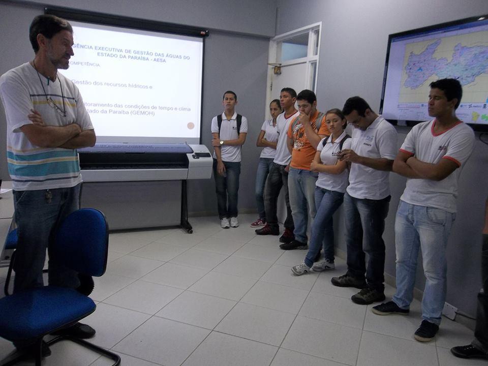 AULA D NA ABORDAGEM REFERENTE AO CONTEÚDO SOBRE A REGIÃO NORDESTE, REALIZOU-SE UMA VISITA À AGÊNCIA EXECUTIVA DE GESTÃO DAS ÁGUAS (AESA), ONDE OS ALUNOS PUDERAM