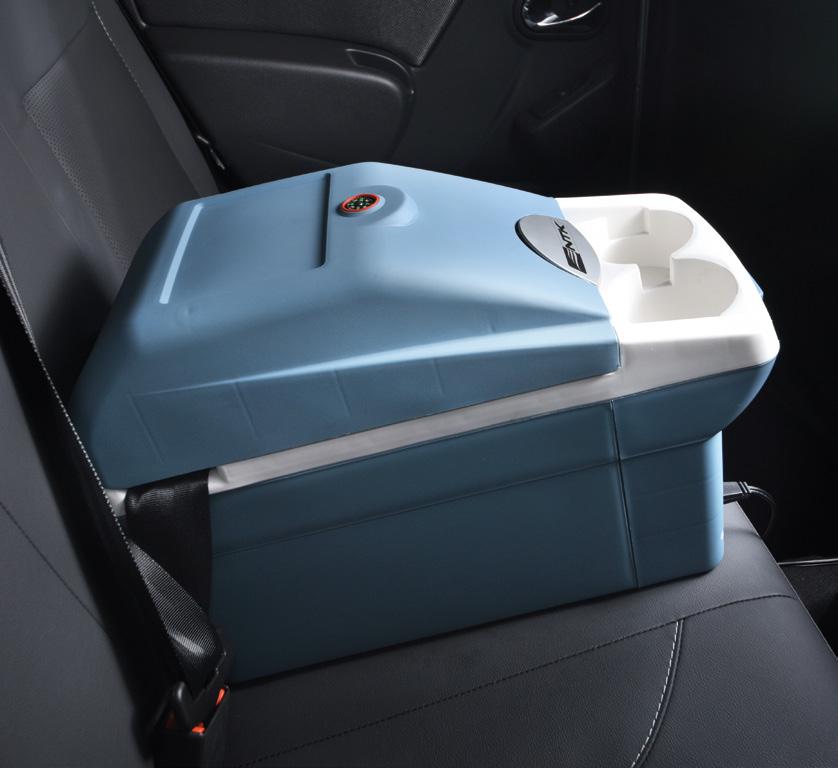 7711732293 04 05 Cooler O acessório permite resfriar e aquecer bebidas e alimentos dentro do carro.