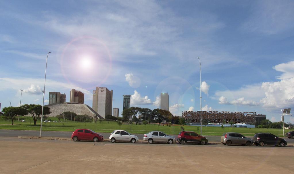 6/6 dificuldade de intervir na Esplanada dos Ministérios, em Brasília, está no fato de inserir uma nova forma no espaço, sem que isso interfira em suas escalas urbanas.