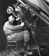 A Lei Descoberta por Hubble (1929) Vesto Slipher (Observatório Lowell, EUA), em 1914, foi o primeiro a indicar que todas as 14 galáxias, por ele observadas, apresentavam o espectro deslocado