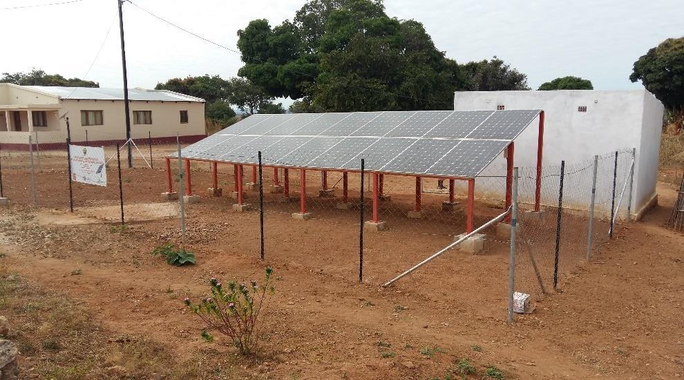 CENÁRIO MINI REDES ACTUAL FOTOVOLTAICAS DE ACESSO A ENERGIA Moçambique, é um pais com um Micro-redes défice energético, de 4kW caracterizado pelo seguinte Localização: 50 vilas de Todo o País,
