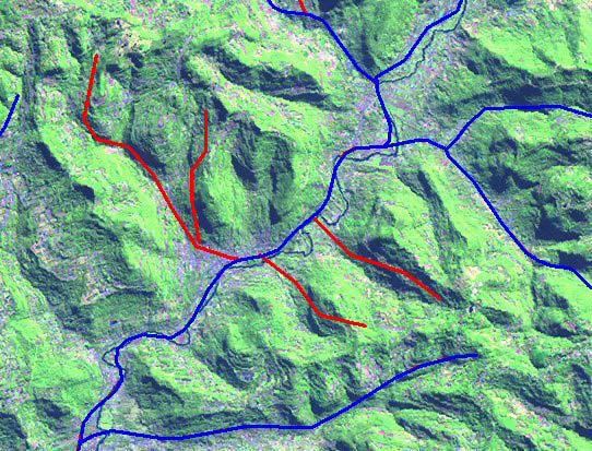 A fidelidade cartográfica foi avaliada sobrepondo e comparando a malha hidrográfica, com as respectivas atualizações, com uma imagem TM/LANDSAT 5, como mostra o exemplo da Figura 5.