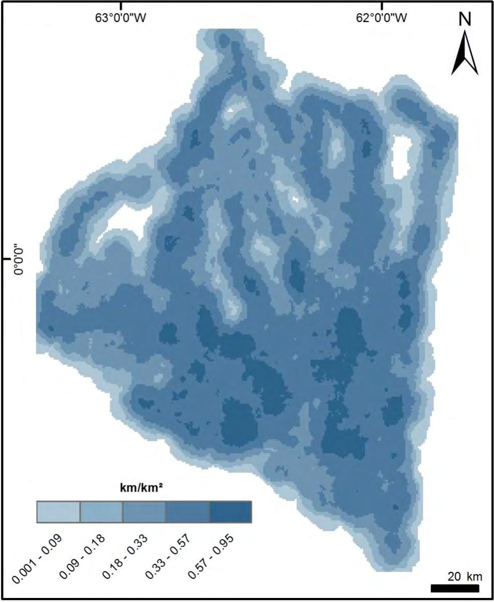 Figura 7.17 Mapa de densidade de drenagem do polígono estudado. 7.7. Análise Morfoestrutural O mapa de lineamentos morfoestruturais, derivados de elementos retilíneos de drenagem e da morfologia da paisagem para a área de estudo, é apresentado na Figura 7.